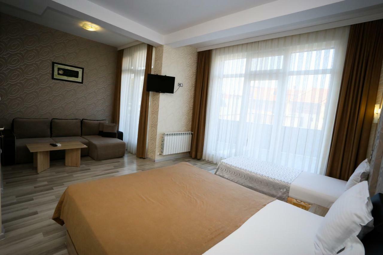 Apart Hotel Central Momchilgrado Exterior foto